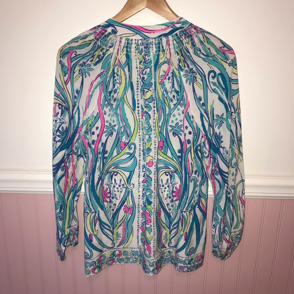 Lilly Pulitzer Elsa Top in Long Story - Picture 4 of 4